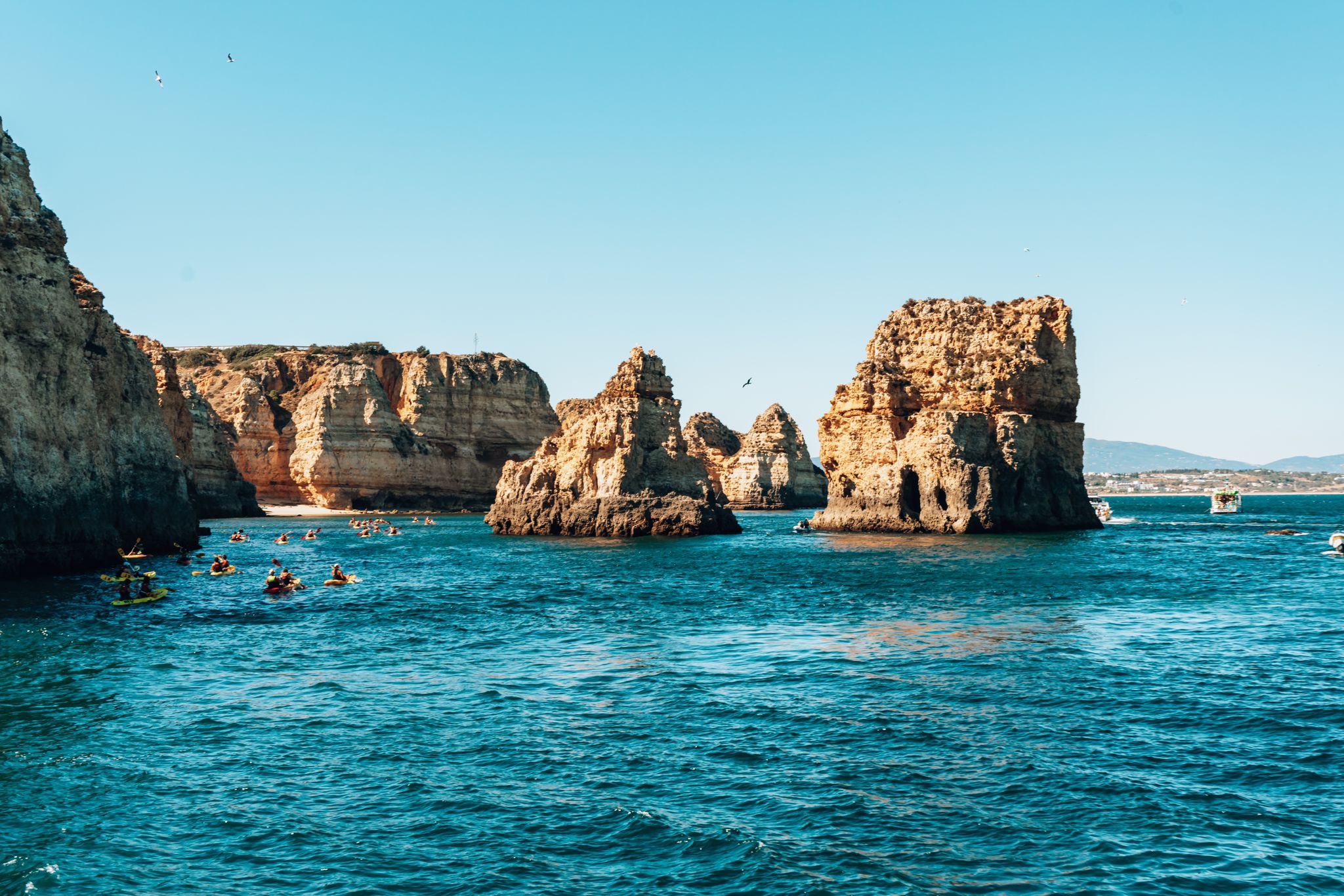 ENJOY THE TOUR TO THE FAMOUS PONTA DA PIEDADE AND ITS CAVES IN LAGOS!